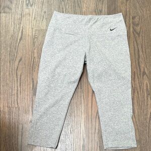 Nike Heather Gray Cropped Women's Leggings with Black Swoosh
